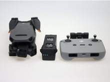 Laden Sie das Bild in den Galerie-Viewer, DJI Mavic 3 Vorführmodell mit Remote Controller