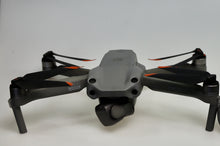 Laden Sie das Bild in den Galerie-Viewer, DJI Mavic Air 2S Vorführmodell mit Zubehör
