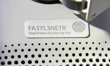 Laden Sie das Bild in den Galerie-Viewer, Roboterwerk Drohnen-Kennzeichen aus Aluminium micro, Drohnenplakette, Plakette Quadrocopter, Kennzeichen Drohne, Drohnenkennzeichen, Drohnen Kennzeichnung, Drohnenkennzeichnung, Modellflug