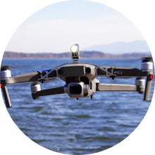 Laden Sie das Bild in den Galerie-Viewer, Roboterwerk M.O.N.A. Mavic: ein LED-Scheinwerfer für DJI Mavic Pro und Mavic 2 (Pro/Zoom/Enterprise)