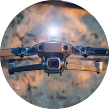 Laden Sie das Bild in den Galerie-Viewer, Roboterwerk SELFIE Mavic: ein LED-Scheinwerfer für DJI Mavic Pro und Mavic 2 (Pro/Zoom/Enterprise)
