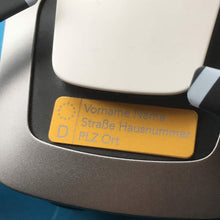 Laden Sie das Bild in den Galerie-Viewer, Roboterwerk Fahrzeug-Kennzeichen für Drohnen, Plakette wie auf KfZ - feuerfest, leicht, klein