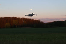 Laden Sie das Bild in den Galerie-Viewer, Roboterwerk - Air 2S Single MONA 700 Scheinwerfer und Positions Licht mit doppel LED Strahler und USB Akku bis zu 700 Lumen (für DJI Air 2S)