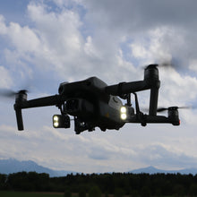 Laden Sie das Bild in den Galerie-Viewer, Roboterwerk - Air2/Air2S Double MONA 500 Doppelscheinwerfer mit 4x LED Licht und USB Akku bis zu 1000 Lumen (für Mavic Air 2/DJI Air 2S)