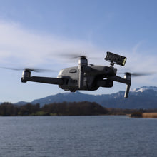 Laden Sie das Bild in den Galerie-Viewer, Roboterwerk - Air 2 Single MONA 700 Scheinwerfer und Positions Licht mit doppel LED Strahler und USB Akku bis zu 700 Lumen (für DJI Mavic Air 2)