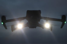 Laden Sie das Bild in den Galerie-Viewer, Roboterwerk – DJI Mavic 3 SELFIE 300 Dual, doppelte Beleuchtungs-LED 600 Lumen, neigbar (für DJI Mavic 3)