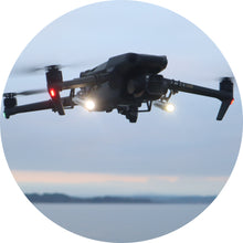 Laden Sie das Bild in den Galerie-Viewer, Roboterwerk – DJI Mavic 3 SELFIE 300 Dual, doppelte Beleuchtungs-LED 600 Lumen, neigbar (für DJI Mavic 3)
