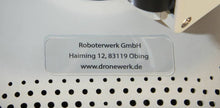 Laden Sie das Bild in den Galerie-Viewer, Roboterwerk Drohnen-Kennzeichen - 30x10mm, Aluminium in verschiedenen Farben, Titan oder Glas