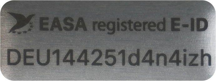 Flying-Drone Drohnen Plakette e-ID Kennzeichen Schild Alu | Design EASA registriert 20×8 e-ID / 20×11mm e-ID + Text | Lasergraviert feuerfest selbstklebend | für DJI Mini & alle Drohnen | <0,3g